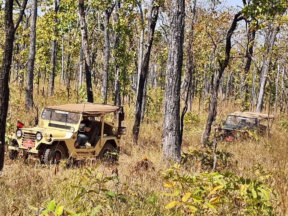 Vintage jeep preah Vihaer